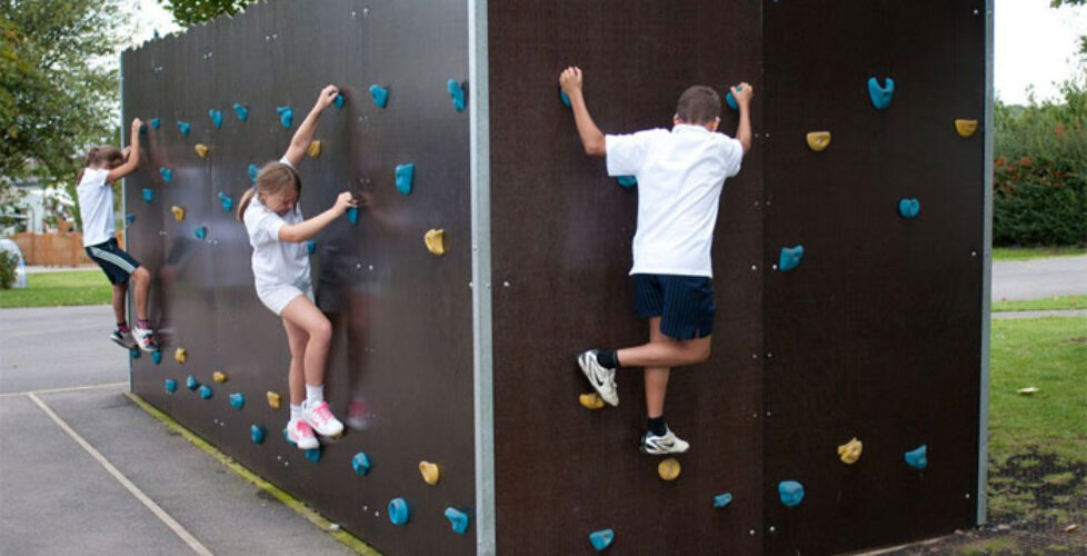 untungnya menggunakan modifikasi kontainer bekas playground anak